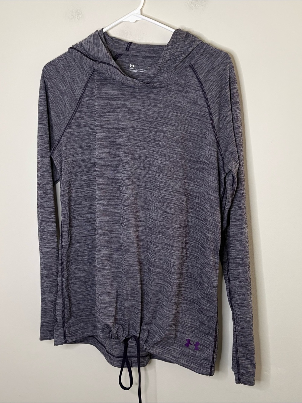 Under Armour Womenโs Medium Purple Hoodie Loose Fit Heatgear Sporty Yoga
